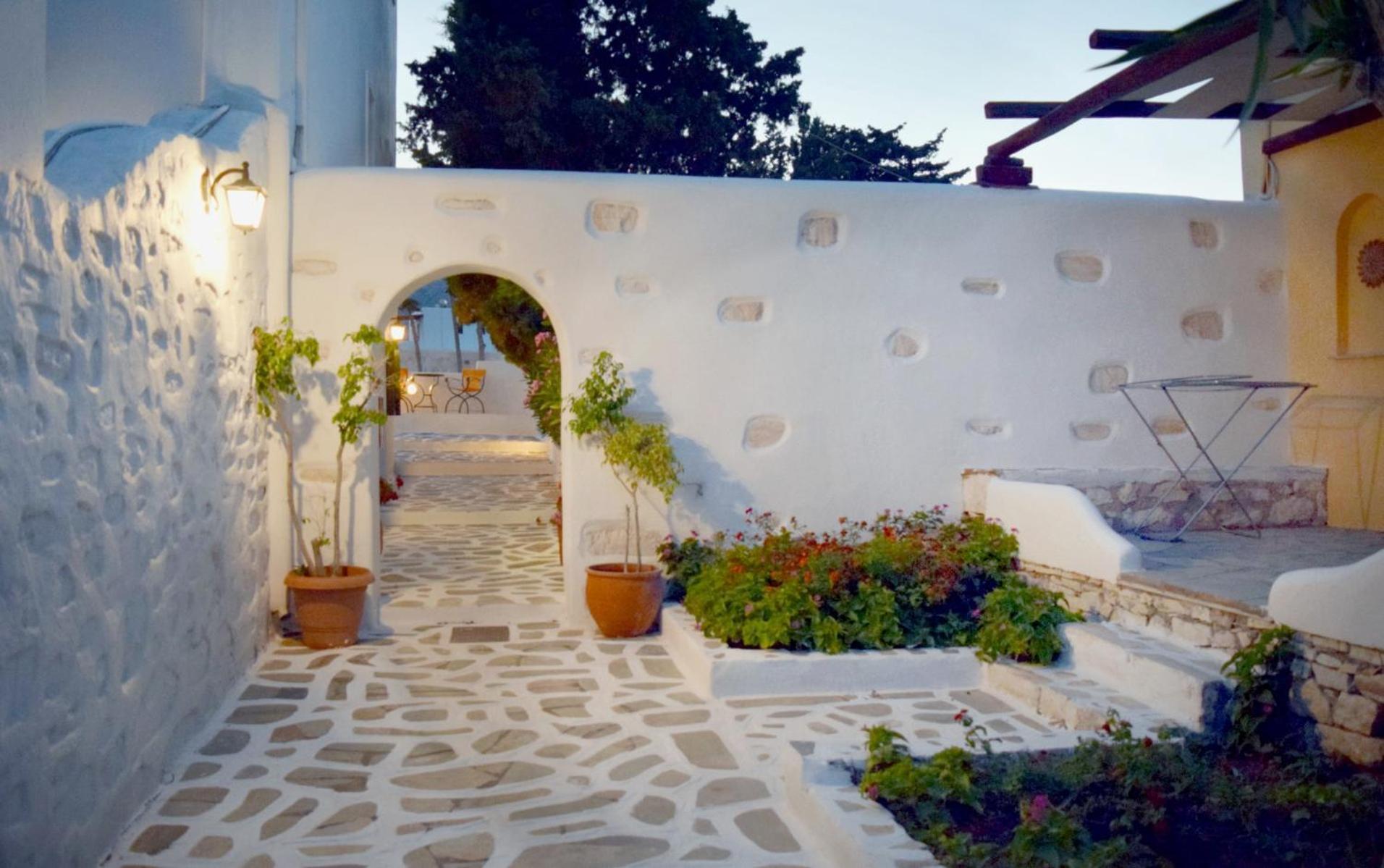 Tzane Studios & Apartments - Steps Away From Golden Beach Chrisi Akti  Exterior photo